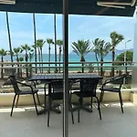 Front de mer, croisette,cannes,prés du Martinez