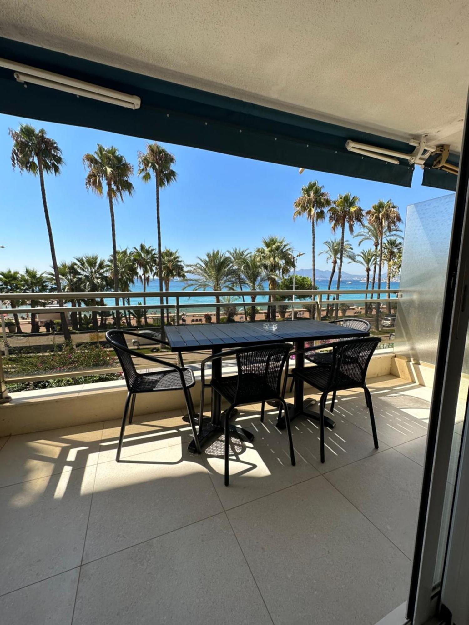 Front De Mer, Croisette,cannes,prés Du Martinez *